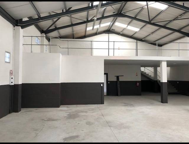 420M² MINI FACTORY TO LET IN EPPING INDUSTRIAL